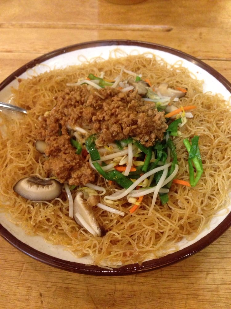 Taiwanese fried rice noodles with minced pork and bean sprouts