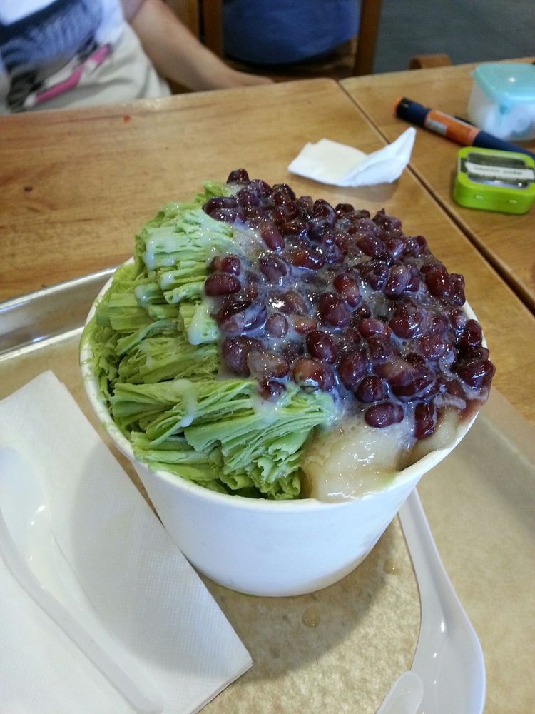 Green tea shaved snow with red bean on top